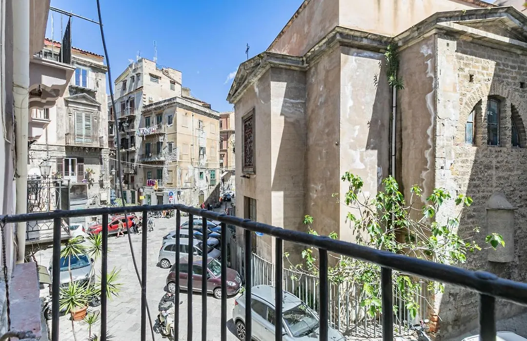 Piazza Pretoria&Quattro Canti Roomy Flats with Balconies-1