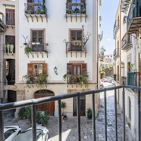 Piazza Pretoria&Quattro Canti Roomy Flats with Balconies-3